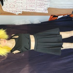 Skirt and crop top ☆ Medium ☆ Black ☆ Fun!  Pleated skirt ☆ Funky Top ☆ Cool 😎